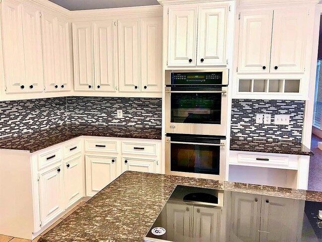 Foto del edificio - 13714 Quail Forest Dr