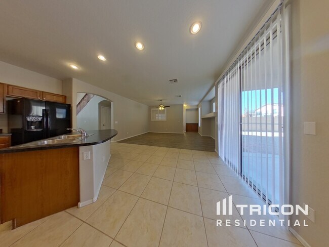Foto del edificio - 41272 W Laramie Rd