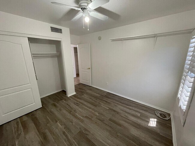 Foto del edificio - 2460 E Whitten St