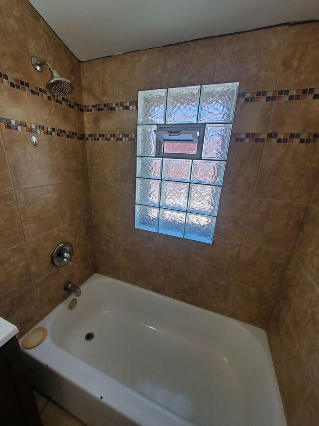 Foto del edificio - 2857 N 57th St