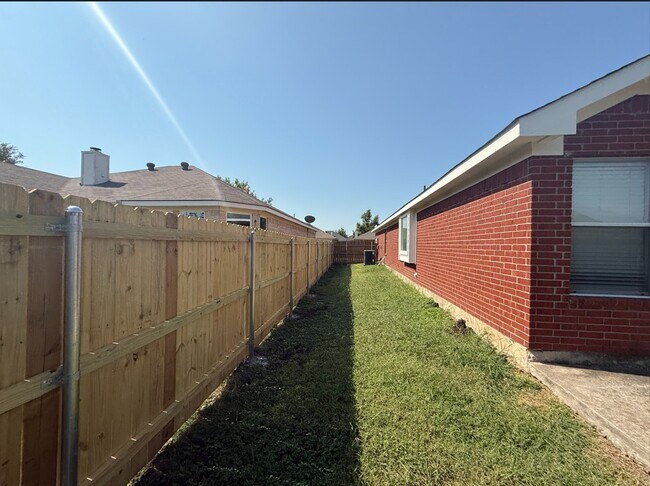 Foto del edificio - 8424 Cove Meadow Ln