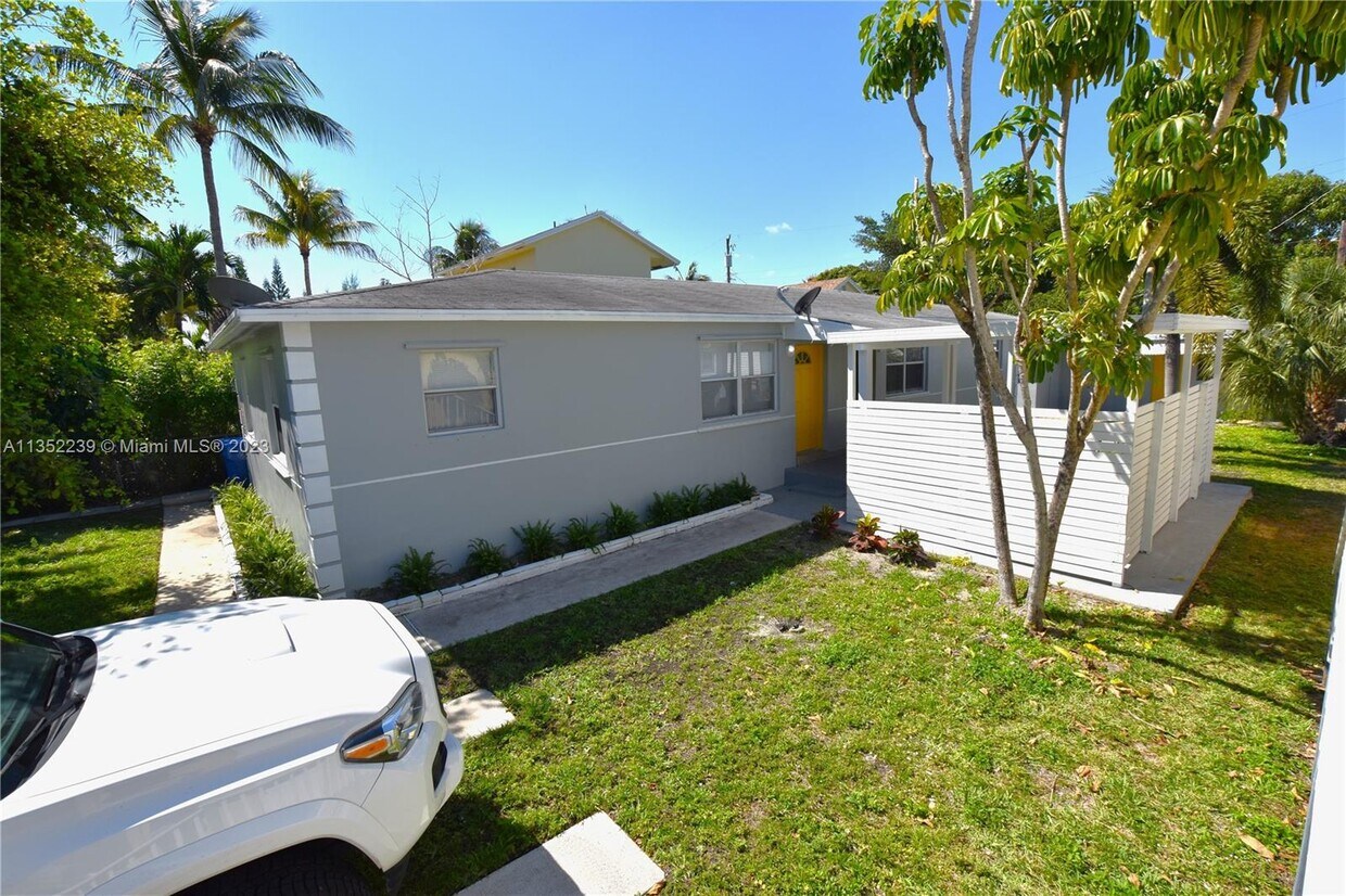 703 N 5th St Unit 2, Lantana, FL 33462 Room for Rent in Lantana, FL