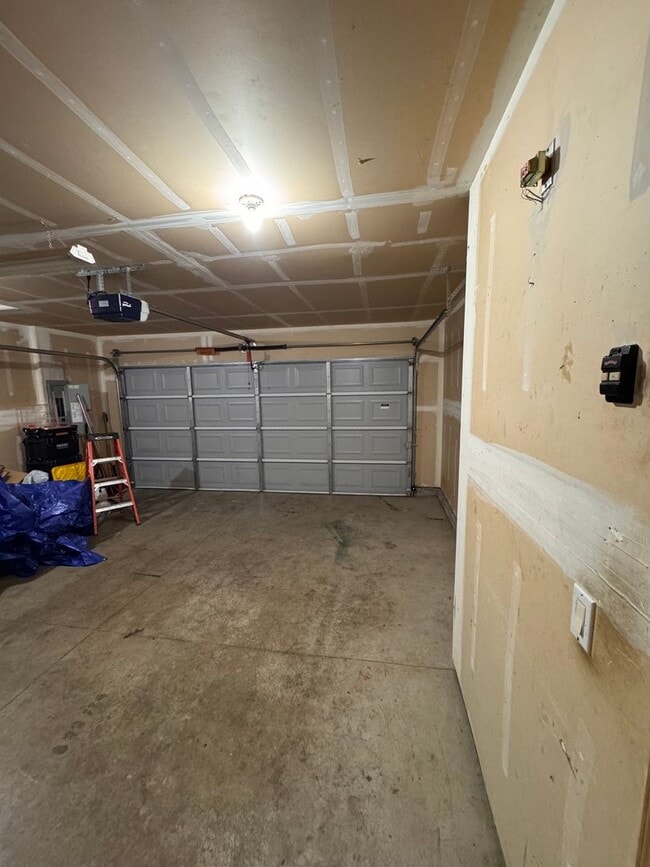 Building Photo - Spacious 3-Bed, 2.5-Bath Duplex for Rent in Longview