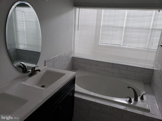 Foto del edificio - 6804 Cedar Loch Ct