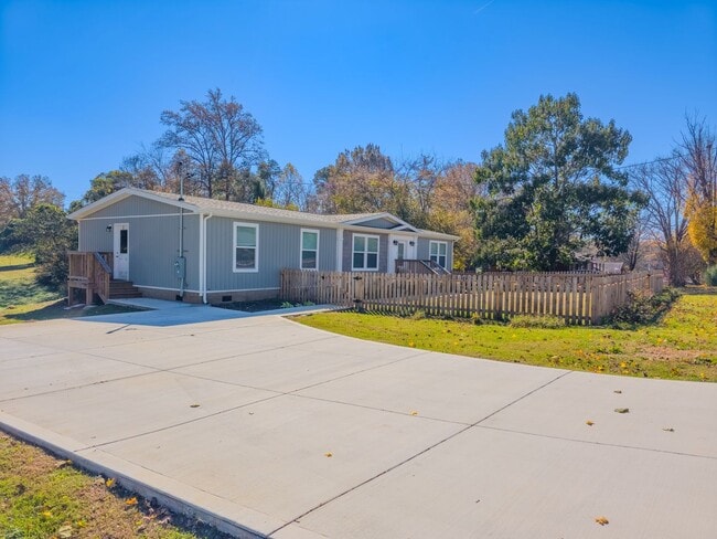 Photo - Knoxville 37920 - 3 bedroom 2 bath - call ... House