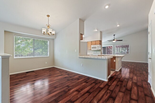 Foto del edificio - Sparks Home in the Vistas with RV Parking!!