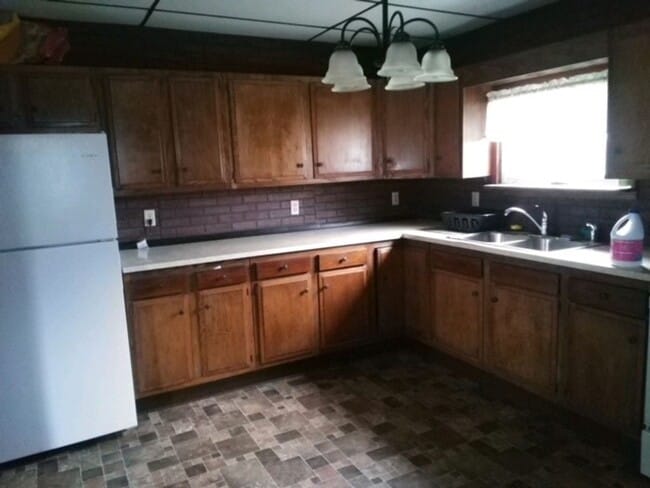 Building Photo - 2 Bedroom 1 Bath