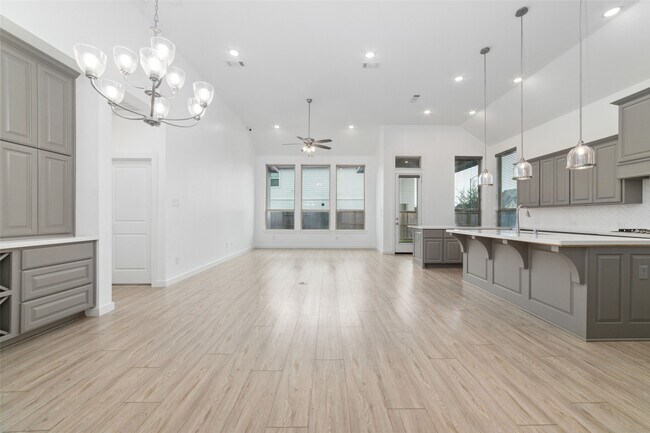 Foto del edificio - 7315 Camden Crestwood Way