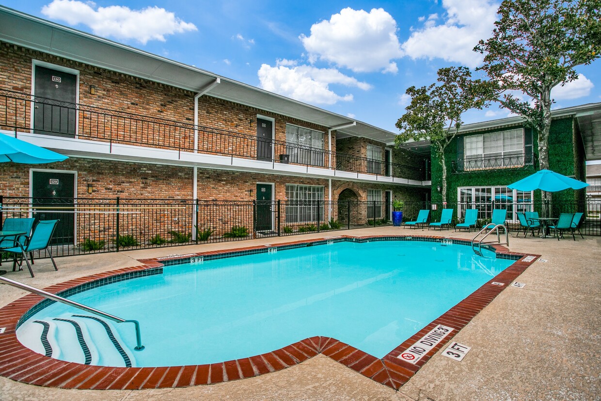 Primary Photo - Bellaire Oaks Apartments