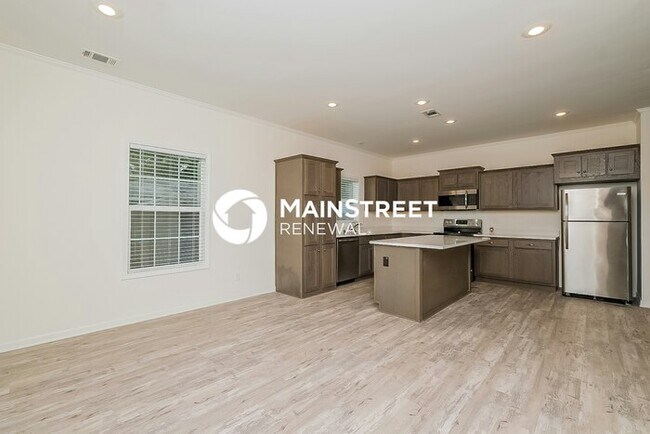 Foto del edificio - 4 Bedroom Pet-Friendly Home in St. Petersburg, FL with Main Street Renewal