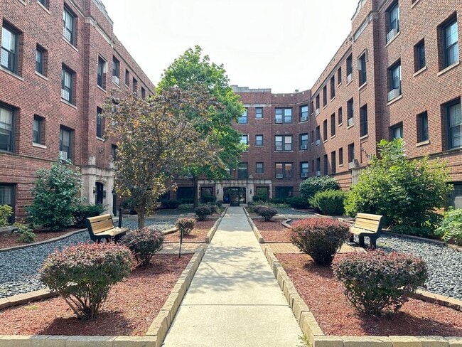 Building Photo - 2830 N Mildred Ave