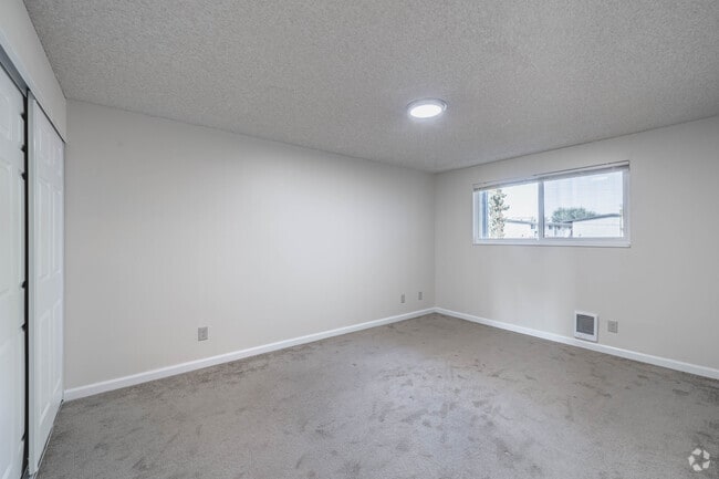 1BR, 1BA - 720SF - Bedroom - Burien Crest Apartments- 1- & 2-Bedroom Apartment Homes!