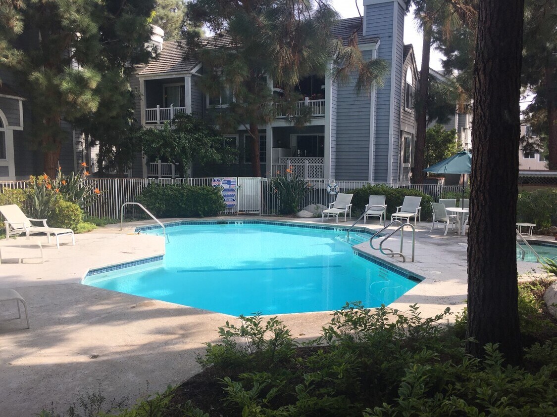 2 pools/spa; 2 canchas de tenis - 8505 Gulana Ave