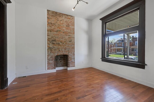 Foto del edificio - 1340-1342 E Long St