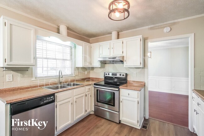 Building Photo - 295 Plantation Rd SW