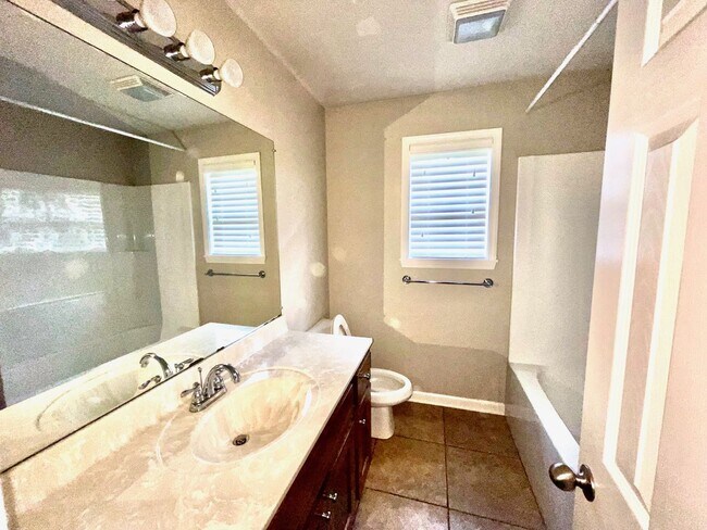 Building Photo - 2415 Bluestone Dr