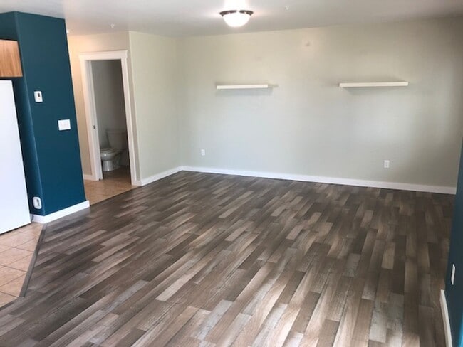 Building Photo - Spacious 3-Bedroom Condo in Belgrade — Prime Location!