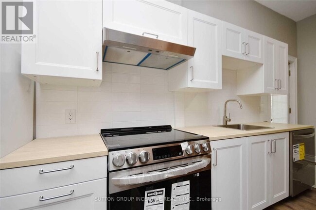 Building Photo - 322 Codrington St