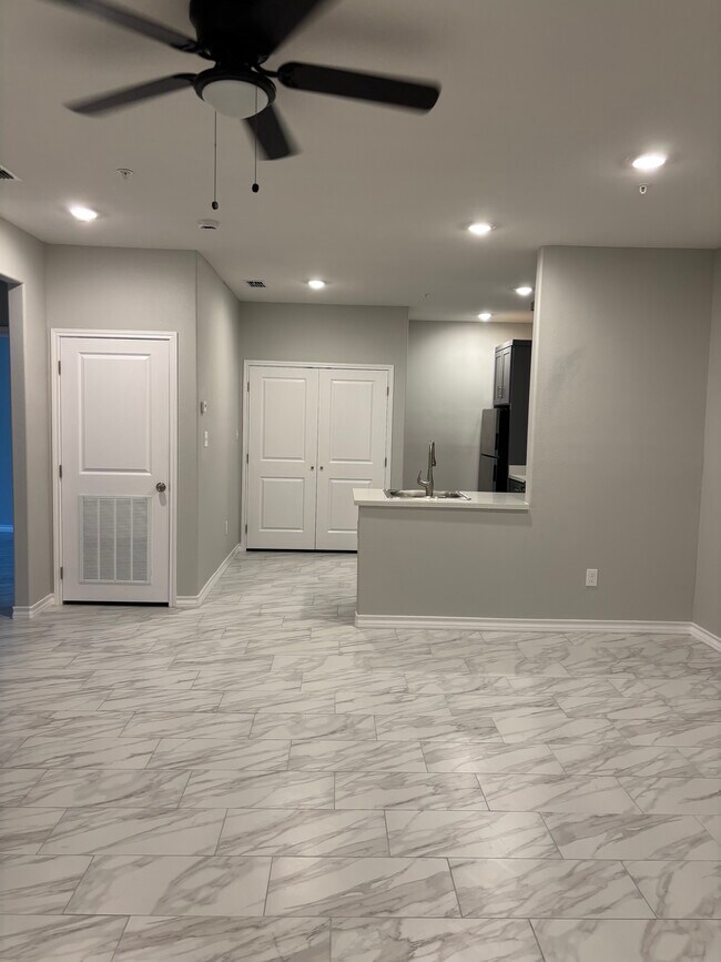 Foto del edificio - Angelix Apartments (BRAND NEW!)