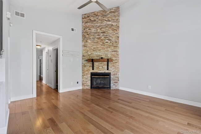 Foto del edificio - 3911 Whispering Hills Dr