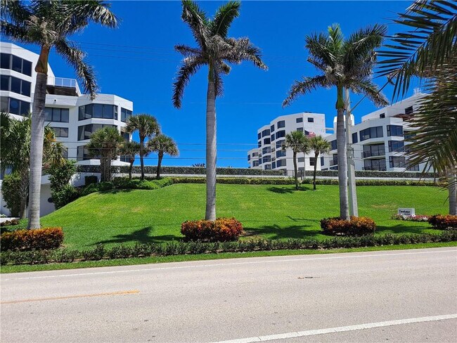 Building Photo - 2565 S Ocean Blvd