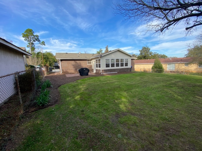 Foto del edificio - 2222 Woodland Ave