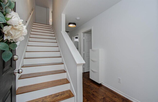 Foto del edificio - 926 E Heights Hollow Ln
