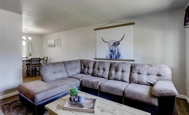 Building Photo - 830 Zion Dr