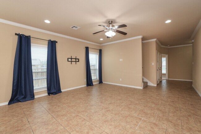 Foto del edificio - 3110 Claremont Dr