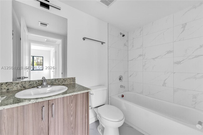 Foto del edificio - 175 NW 160th St