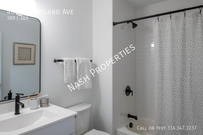 Building Photo - $2100 - 3 Bed / 2.5 Bath apartment in the ...