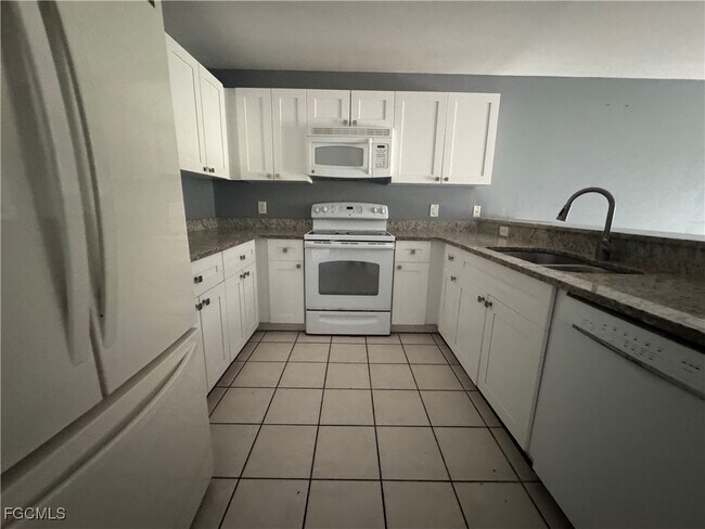 Foto del edificio - 849-851 Eisenhower Blvd