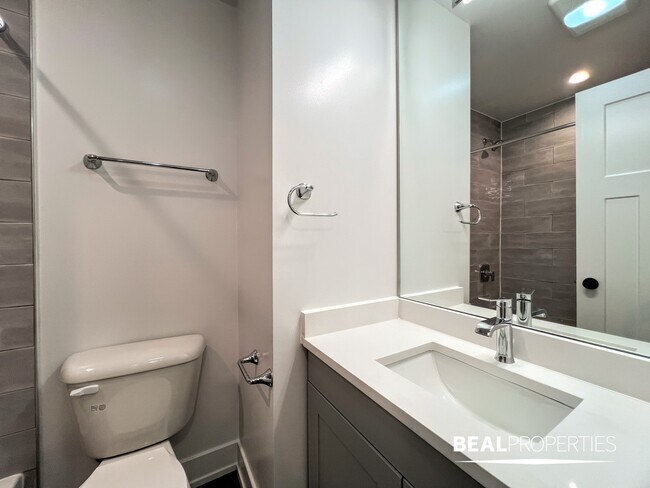 Foto del edificio - 452 W Oakdale Ave
