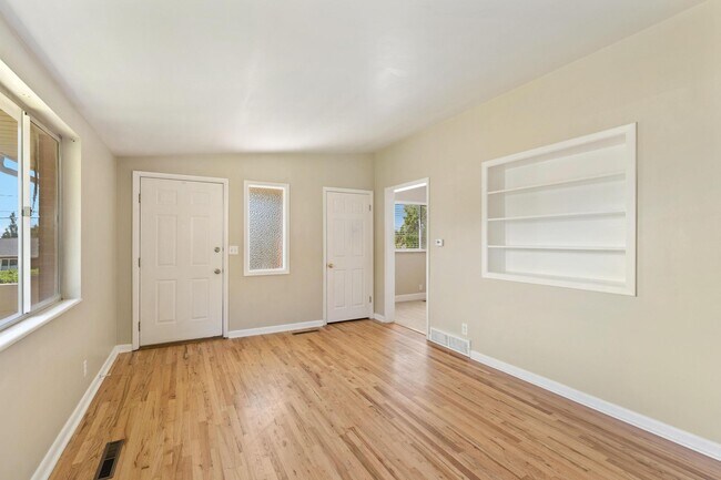 Building Photo - 4243 S Lynne Ln