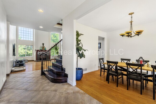 Building Photo - 2157 Maples Pl