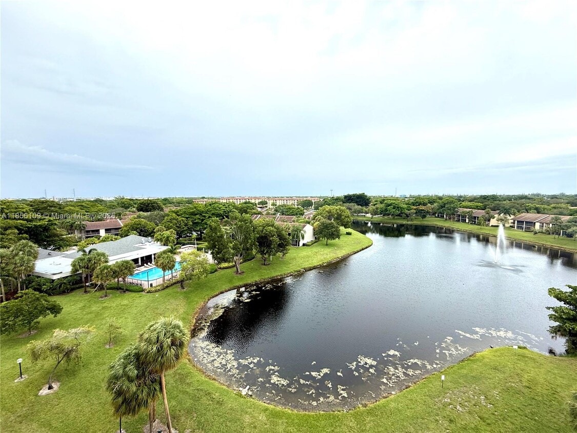 Foto principal - 1266 S Military Trail