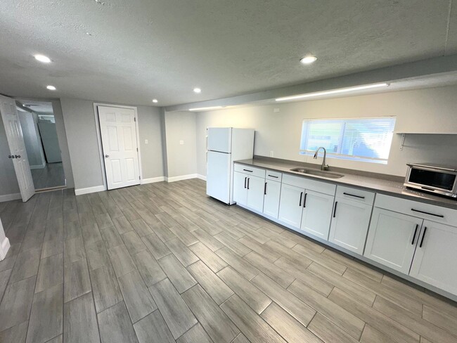 Building Photo - 515 49th Avenue Terrace West