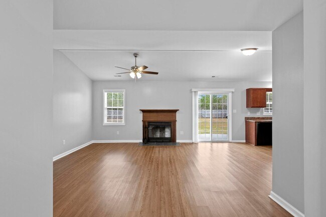 Building Photo - Ranch with fenced yard in Swansboro HS Dis...