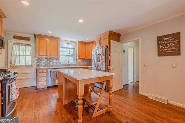 Foto del edificio - 227 W Lakeshore Dr