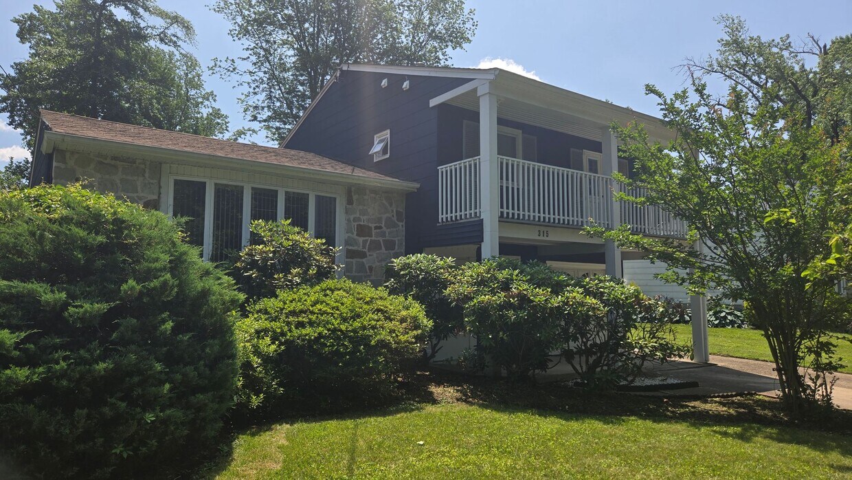 Foto principal - 315 Lincoln Ave S