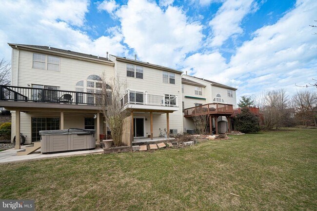 Foto del edificio - 122 Suffield Ct