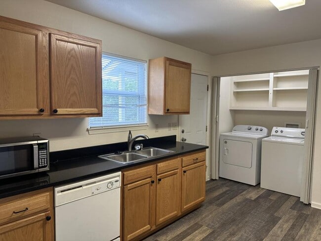 Building Photo - 103 Juniper Pl