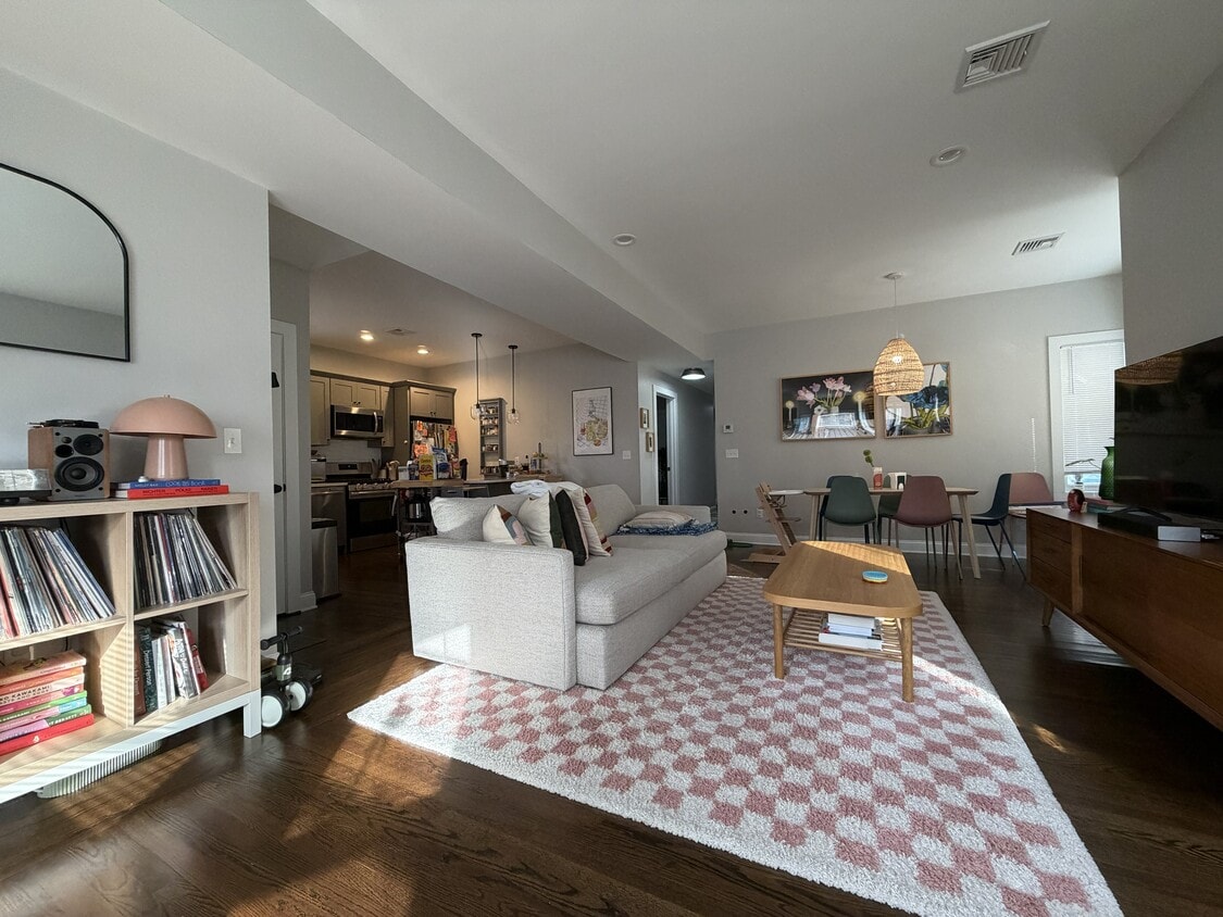 Sala de estar - 153 Almy St