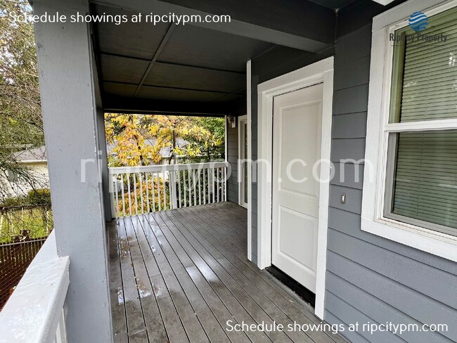 Building Photo - Remodeled 3-Bedroom, 2-Bath Top-Floor Dupl...