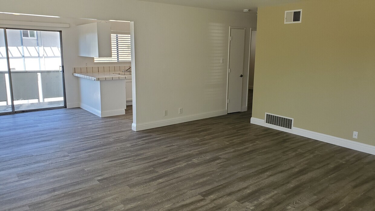 Living Room & Kitchen - 8039 Greenridge Dr