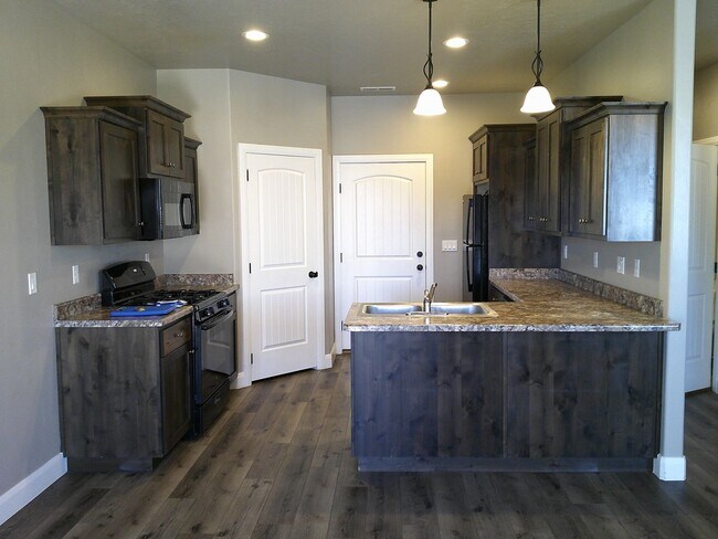 Foto del edificio - 3 Bed 2.5 Bath -Newer town home living in ...
