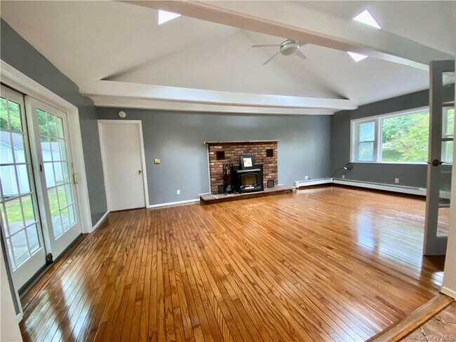 Foto del edificio - 17 Birchwood Dr