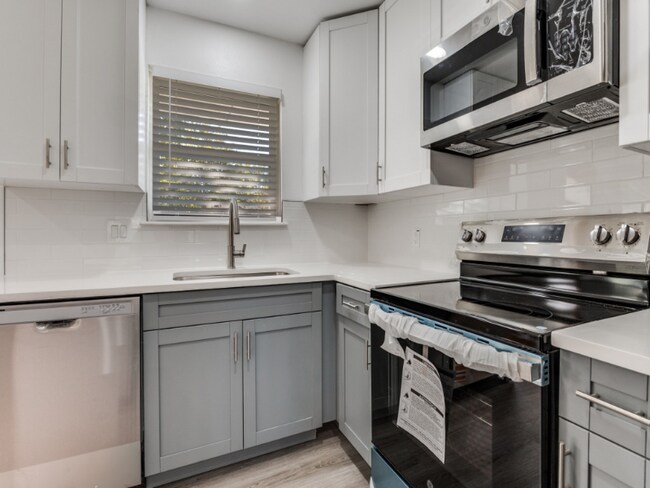 Foto del edificio - 715 Botany Bay Dr