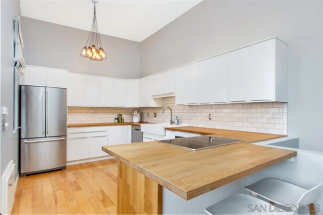 Building Photo - Live in the Heart of Little Italy! 2BD/2BA Modern Condo!