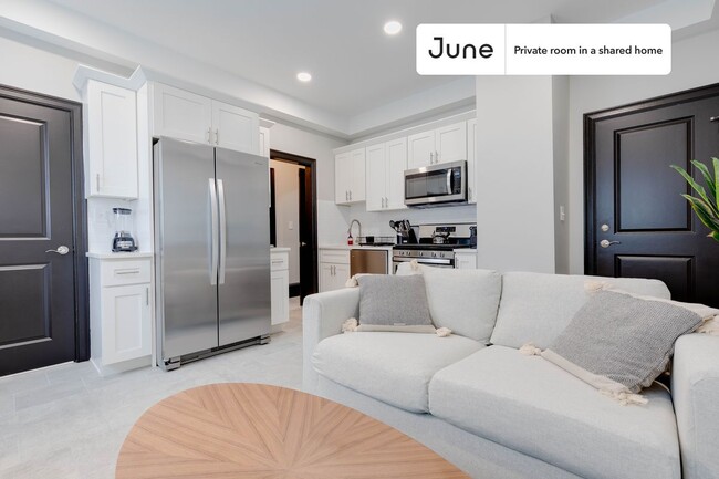 Foto del edificio - Private bedroom in 3 bed/1 bath Home
